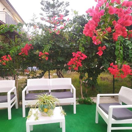 Casa Vacanza Alice & Mari Ашеа Екстер'єр фото