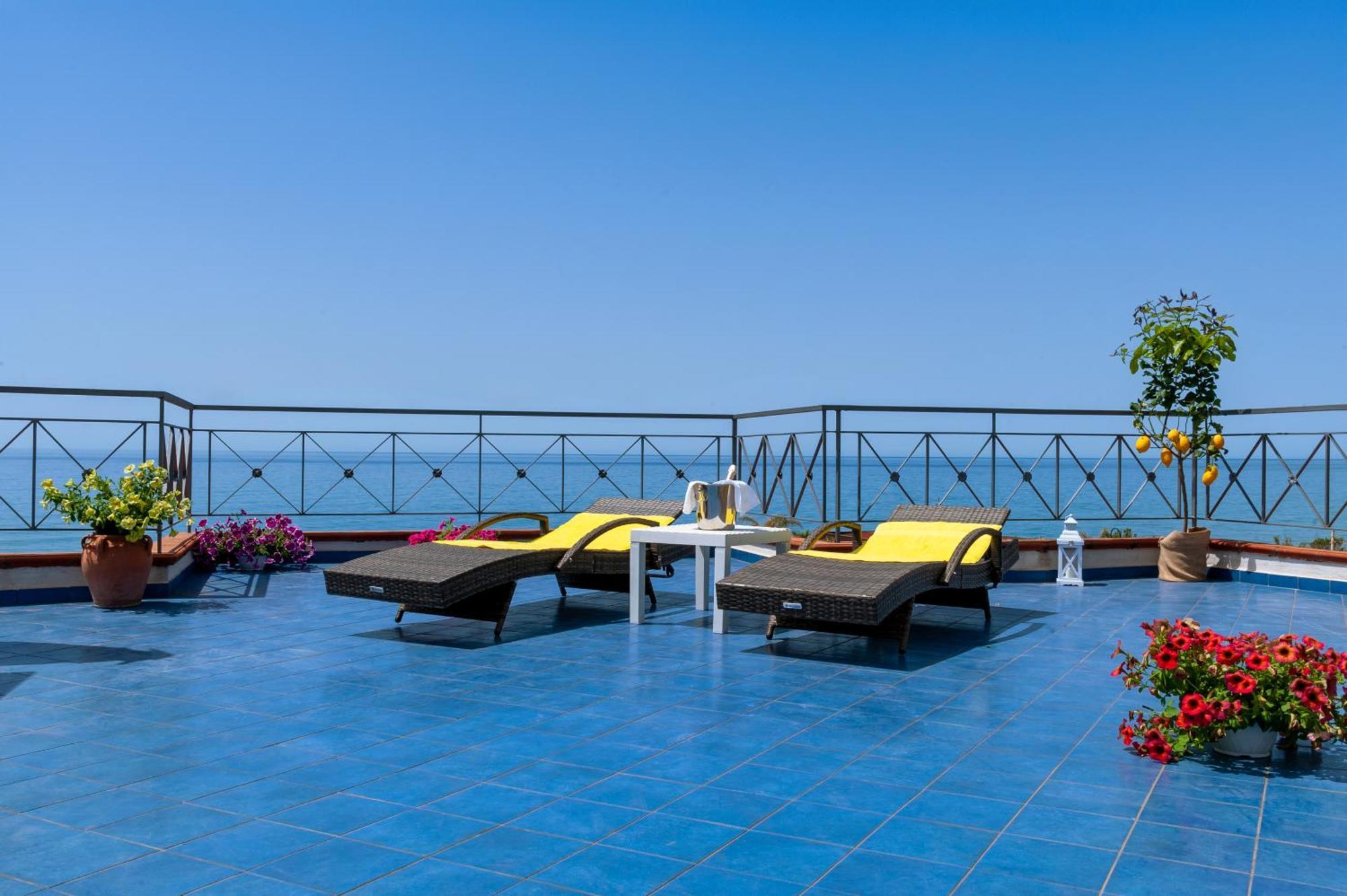 Casa Vacanza Alice & Mari Ашеа Екстер'єр фото
